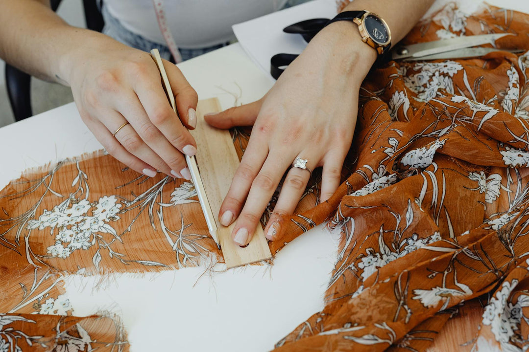 Doe-het-zelf modeprojecten: Eenvoudige aanpassingen die uw garderobe nieuw leven inblazen