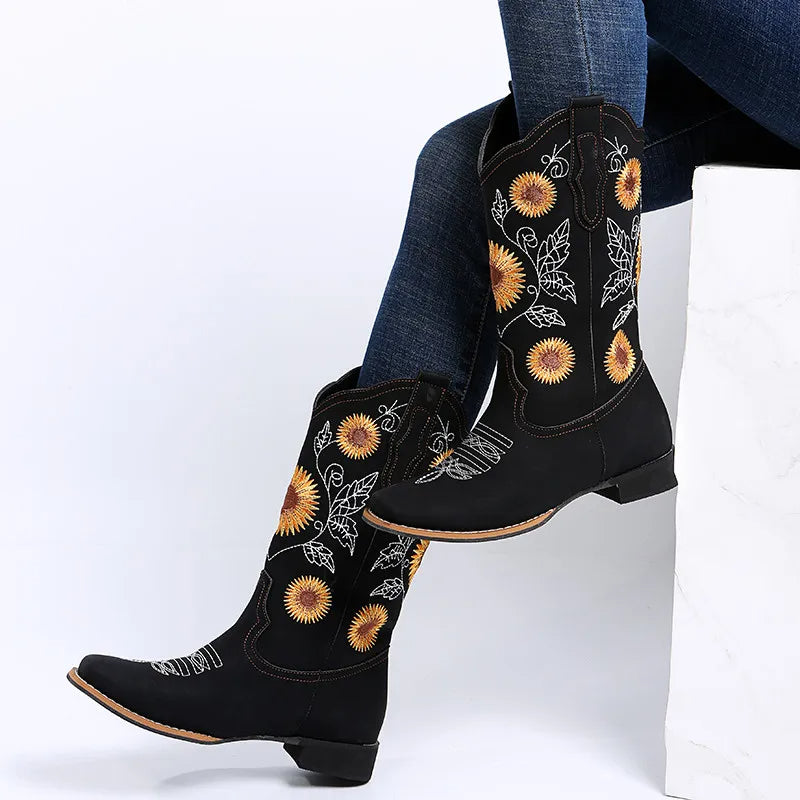 Ximena – Geborduurde Slip-on Rijlaarzen met Lage Hak