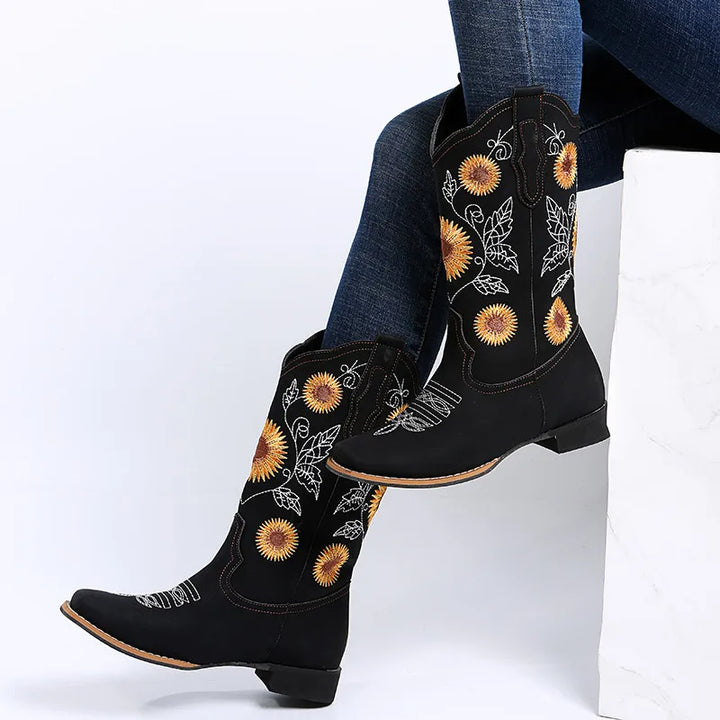 Ximena – Geborduurde Slip-on Rijlaarzen met Lage Hak