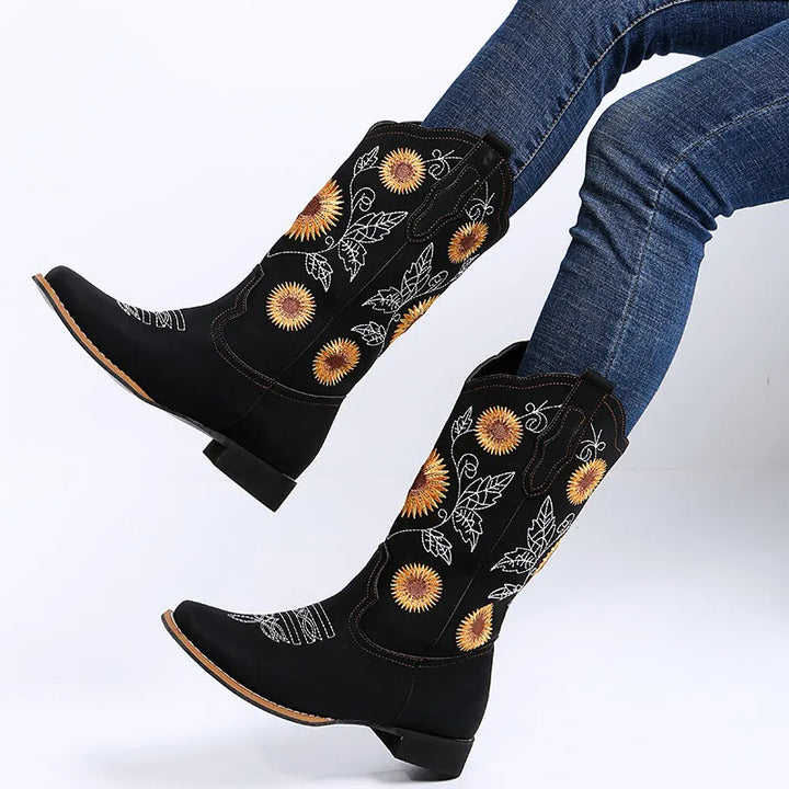 Ximena – Geborduurde Slip-on Rijlaarzen met Lage Hak