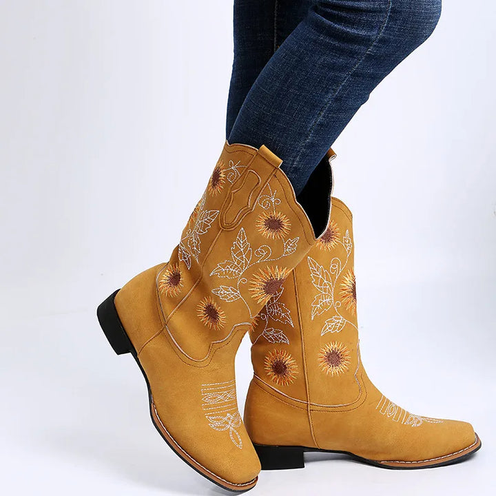 Ximena – Geborduurde Slip-on Rijlaarzen met Lage Hak