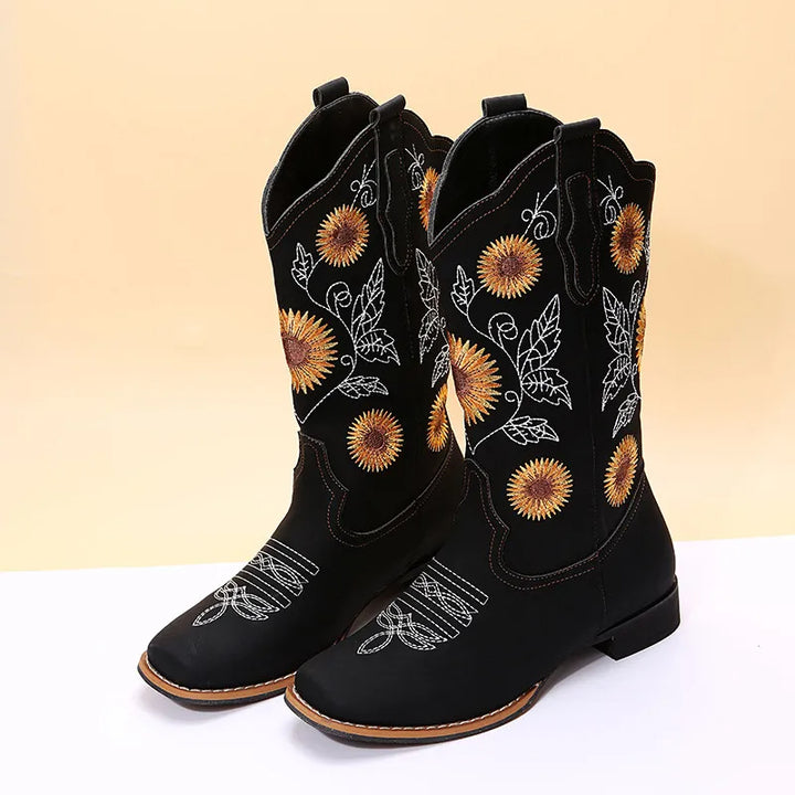 Ximena – Geborduurde Slip-on Rijlaarzen met Lage Hak
